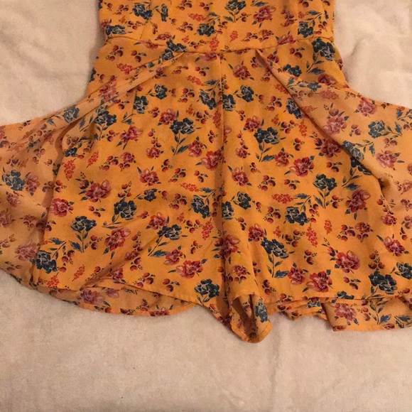 Pretty Romper - Picture 2 of 4